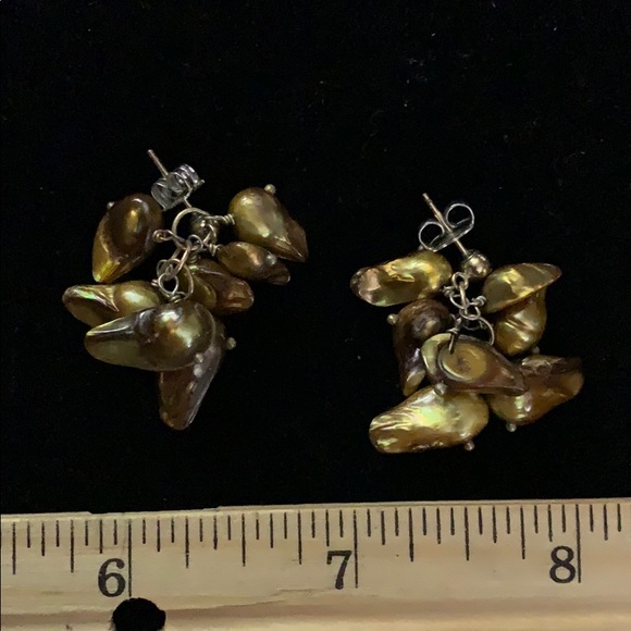 Pearls on gold filled studs - Picture 3 of 3